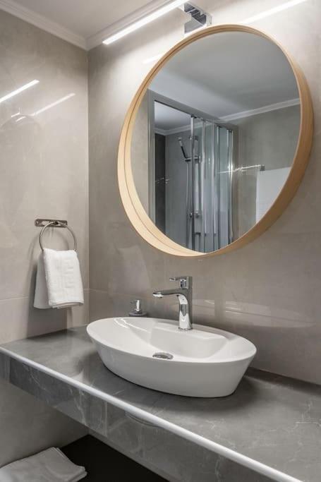 Alimos Sun-Filled Apartment Athens Ngoại thất bức ảnh