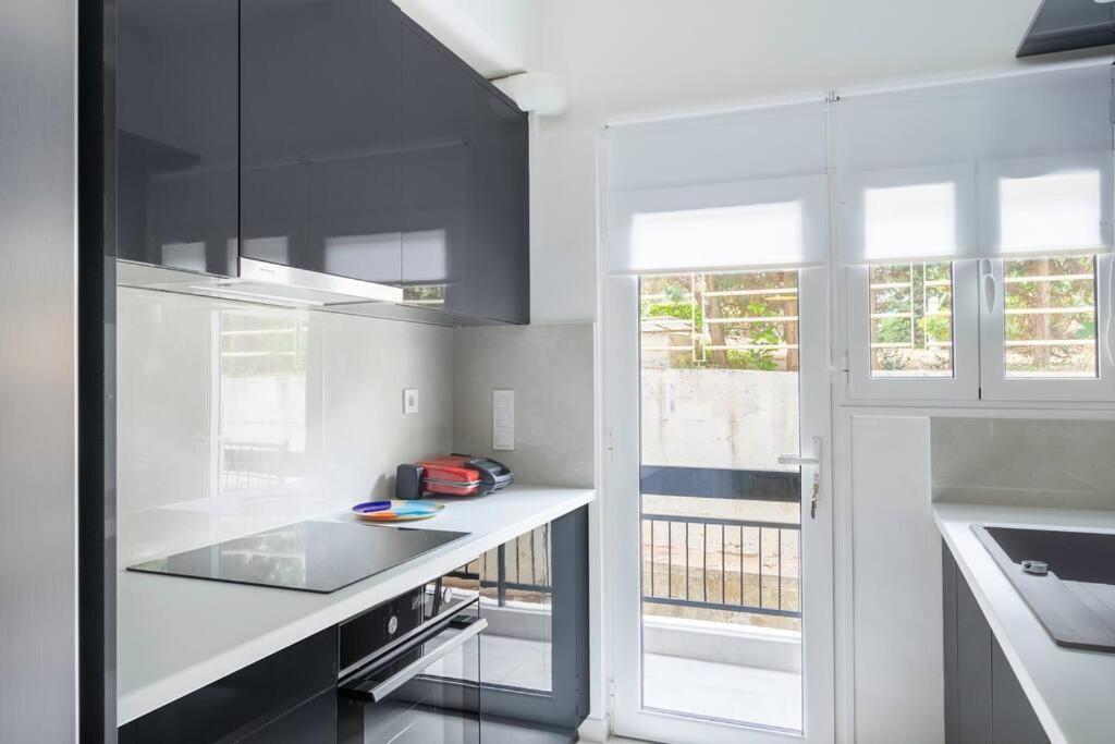 Alimos Sun-Filled Apartment Athens Ngoại thất bức ảnh