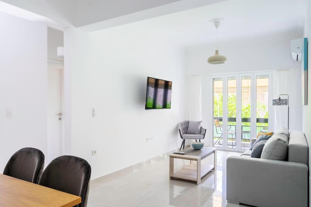 Alimos Sun-Filled Apartment Athens Ngoại thất bức ảnh
